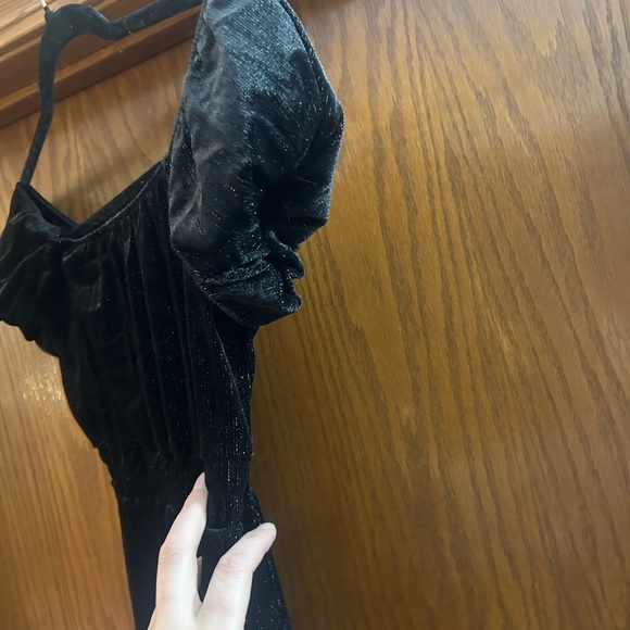 Black Velvet girls Jumpsuit with Puff Sleeves - Picture 7 of 7